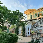 Stone House With Garden Laganini