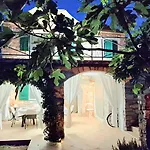 Holiday home Stone House With Garden Laganini *