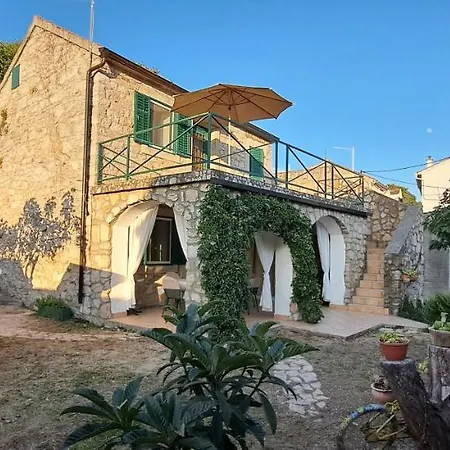 Stone House With Garden Laganini