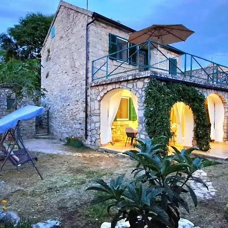 Stone House With Garden Laganini * 兹拉林
