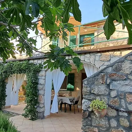 Stone House With Garden Laganini
