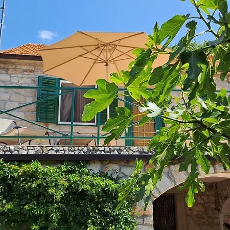Stone House With Garden Laganini
