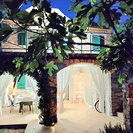 Ferienhaus Stone House With Garden Laganini *