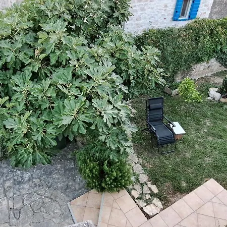 度假居 Stone House With Garden Laganini *