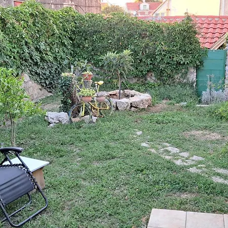 Stone House With Garden Laganini Ferienhaus *