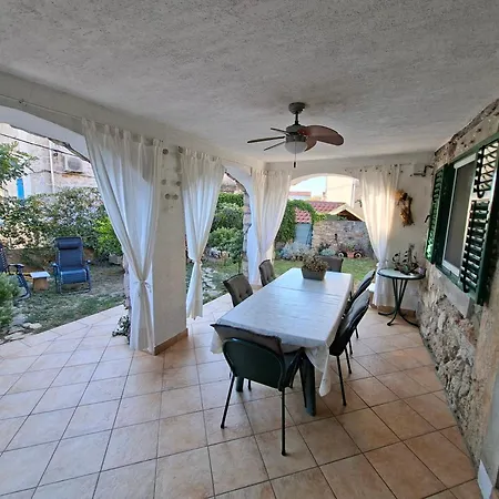 Stone House With Garden Laganini Ferienhaus Zlarin