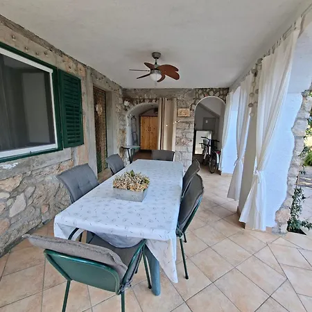 Stone House With Garden Laganini Ferienhaus *