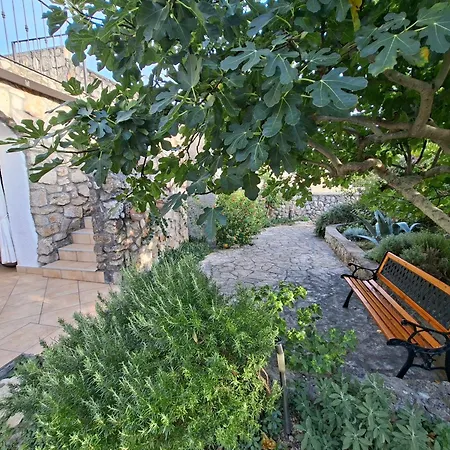 Stone House With Garden Laganini