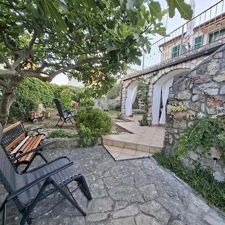 Stone House With Garden Laganini 兹拉林
