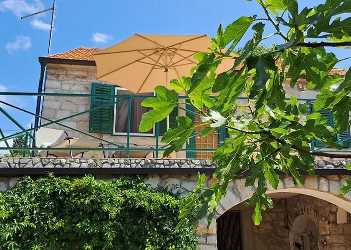 Stone House With Garden Laganini