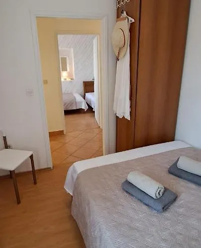 Vikendica Stone House With Garden Laganini