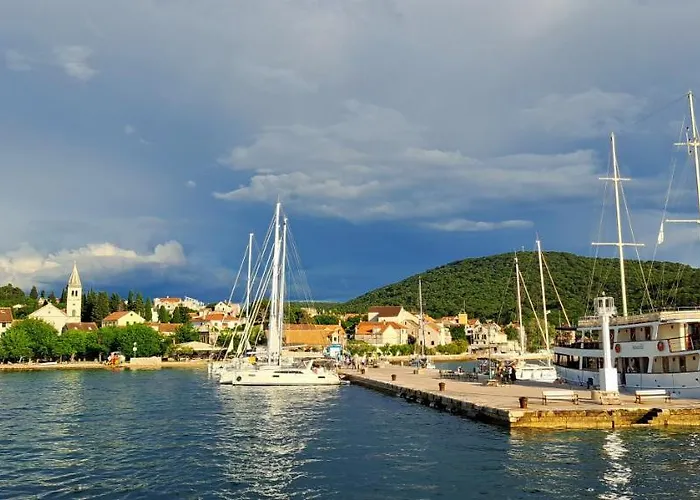 בית נופש Stone House With Garden Laganini זלארין