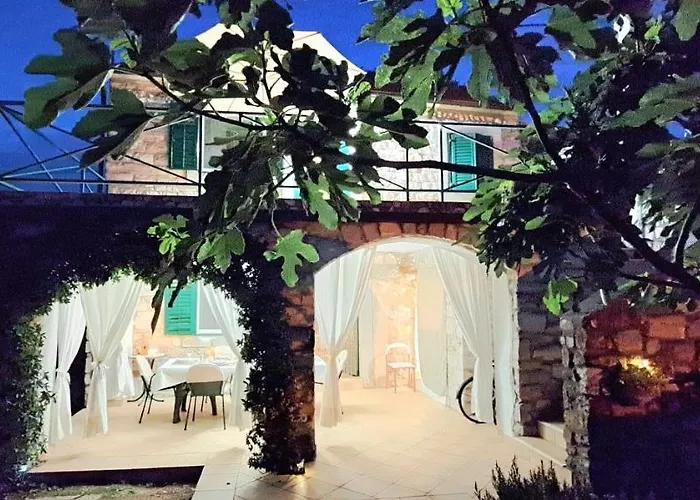 Vikendica Stone House With Garden Laganini *