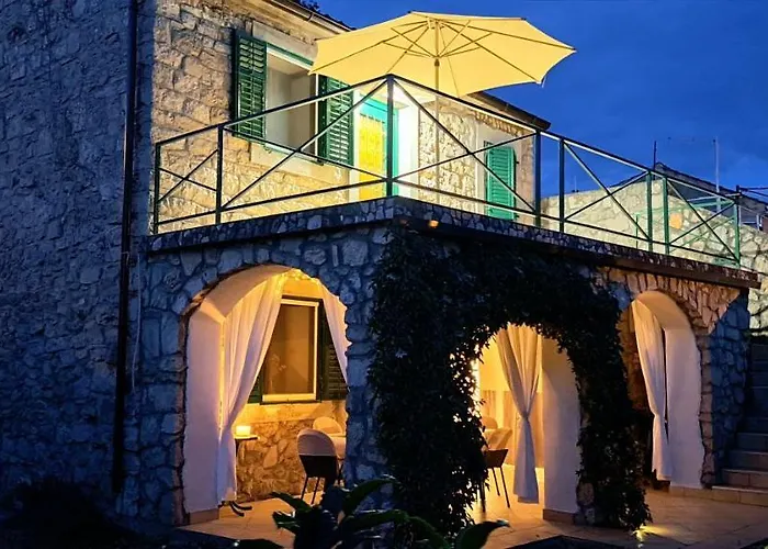 Stone House With Garden Laganini Vikendica *