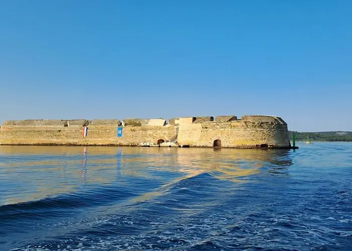 Vikendica Stone House With Garden Laganini *