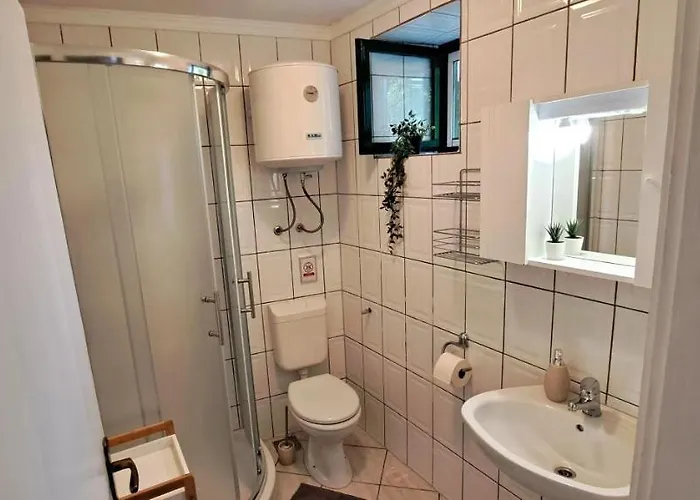 Stone House With Garden Laganini זלארין