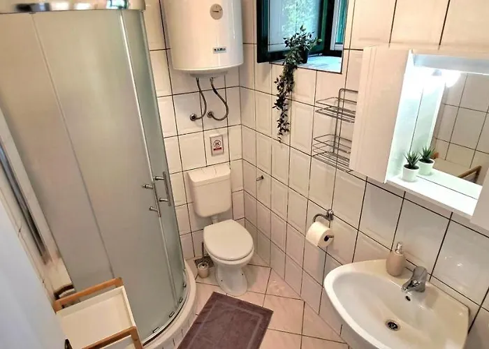 בית נופש Stone House With Garden Laganini *