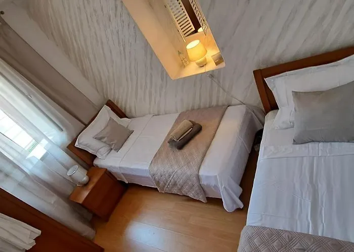 Stone House With Garden Laganini בית נופש *