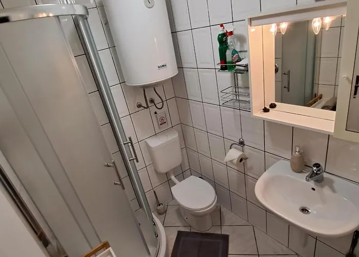 Stone House With Garden Laganini Vikendica