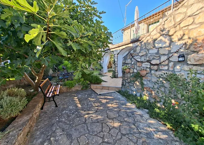 Stone House With Garden Laganini *