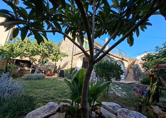 Stone House With Garden Laganini Vikendica *